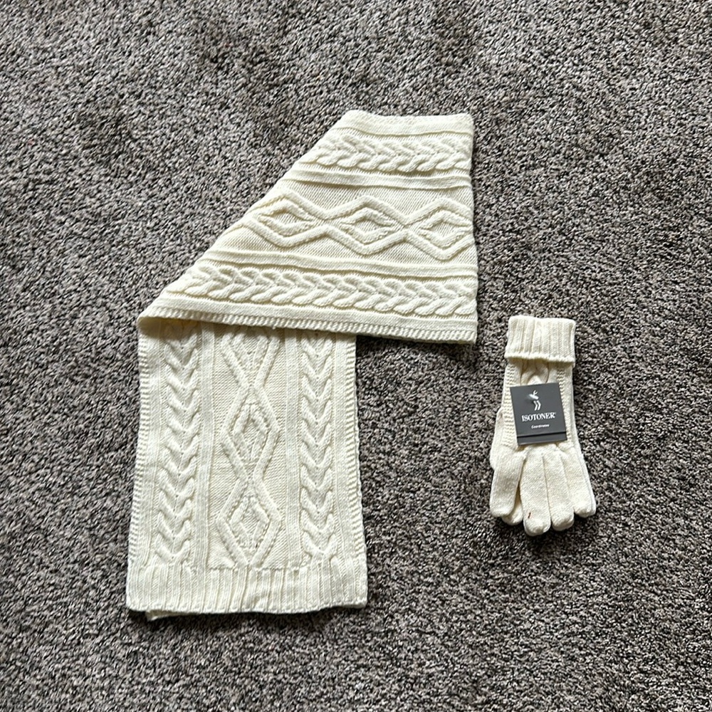 NWT- scarf and gloves - Isotoner Coordinages